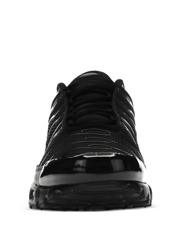NIKE AIRMAX PLUS TRIPLE BLACK