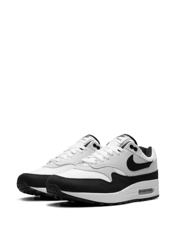NIKE AIRMAX 1 WHITE AND BLACK