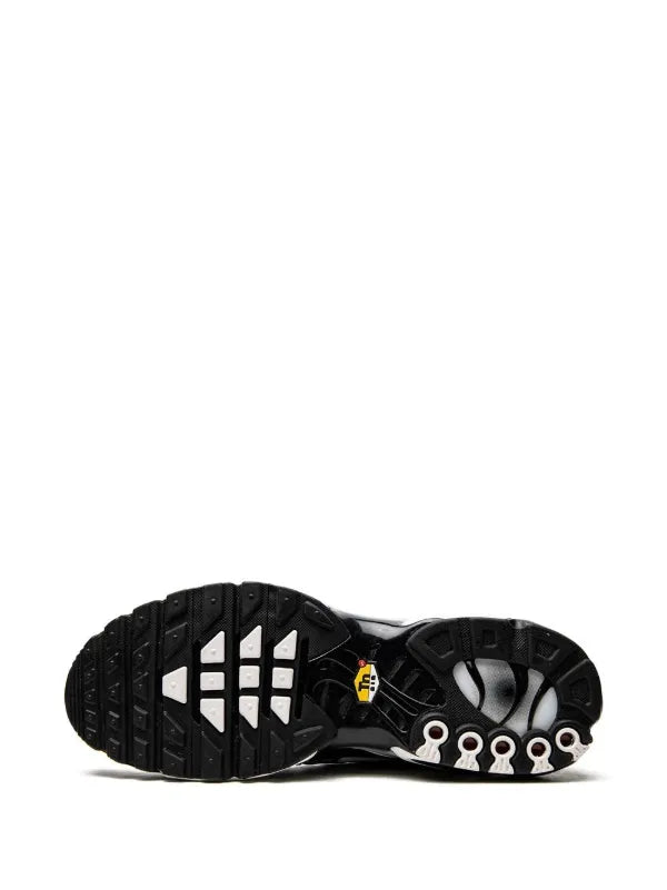 NIKE AIRMAX PLUS BLACK AND SILVER